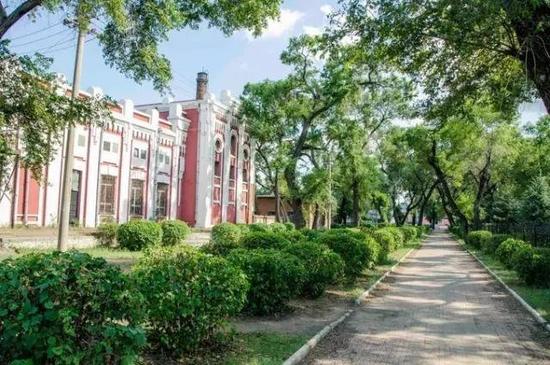 国内有个粉色火车站 充满俄式风情